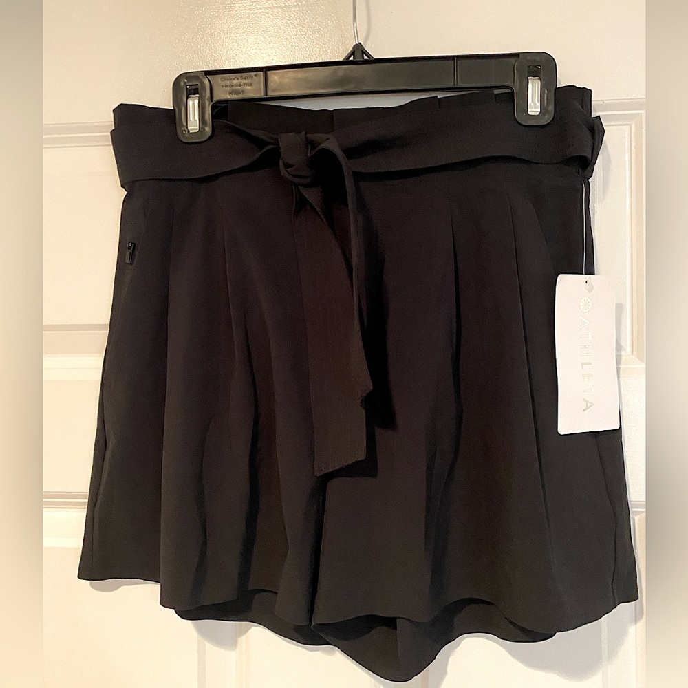 NEW Athleta Skyline II Shorts - women’s size 8.